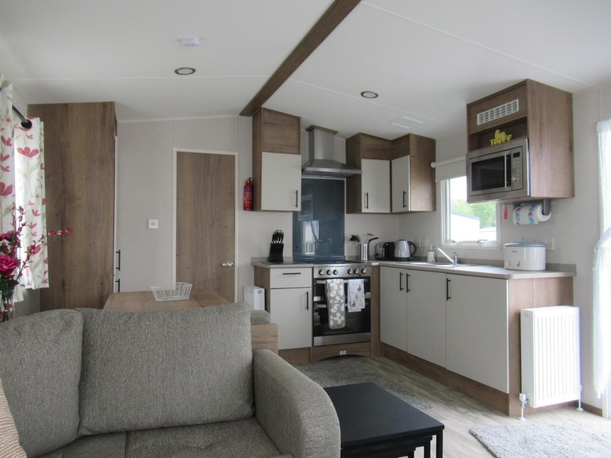Chichester Lakeside Self-Catering Holiday Home Exterior photo
